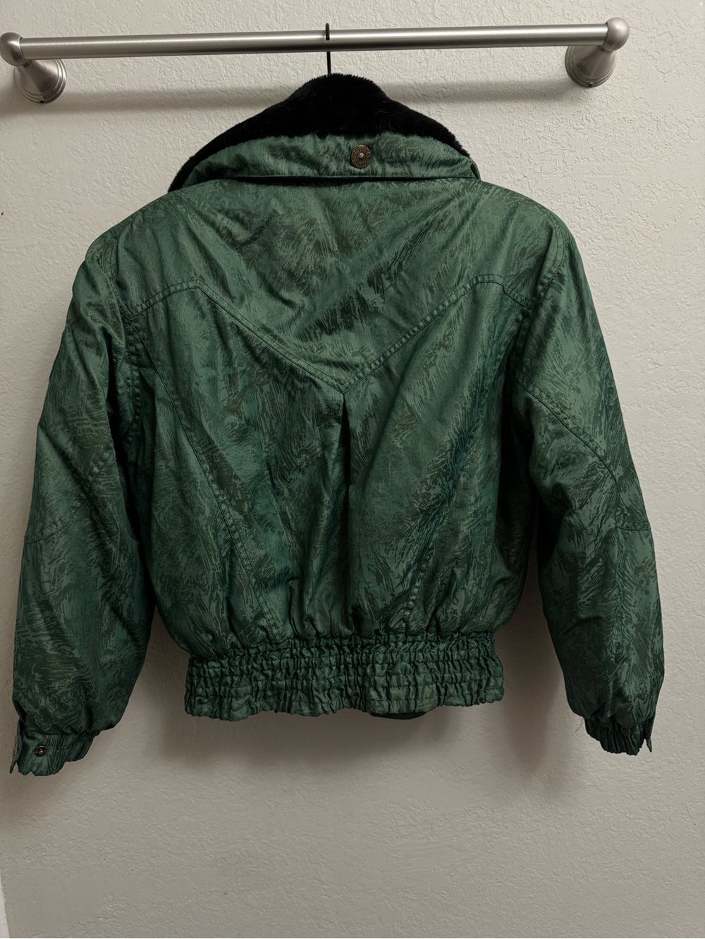 Obermeyer vintage Forest Green Bomber Jacket with Black Faux Fur Collar - Picture 5 of 9